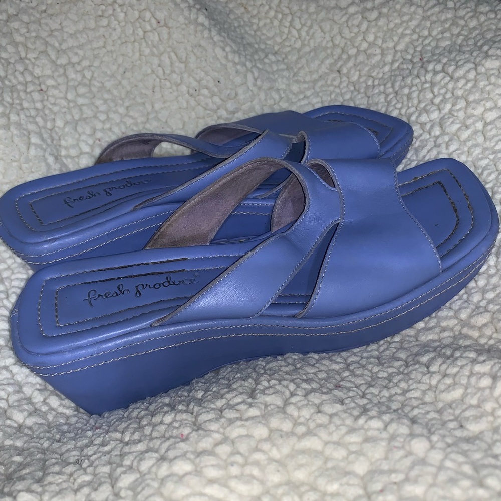 Fresh produce size 7 in periwinkle sandal